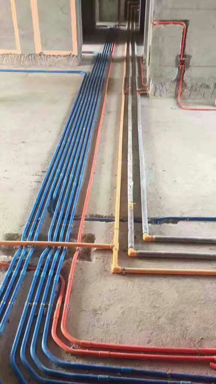 東莞山湖城裝修工地的水電工程現場
