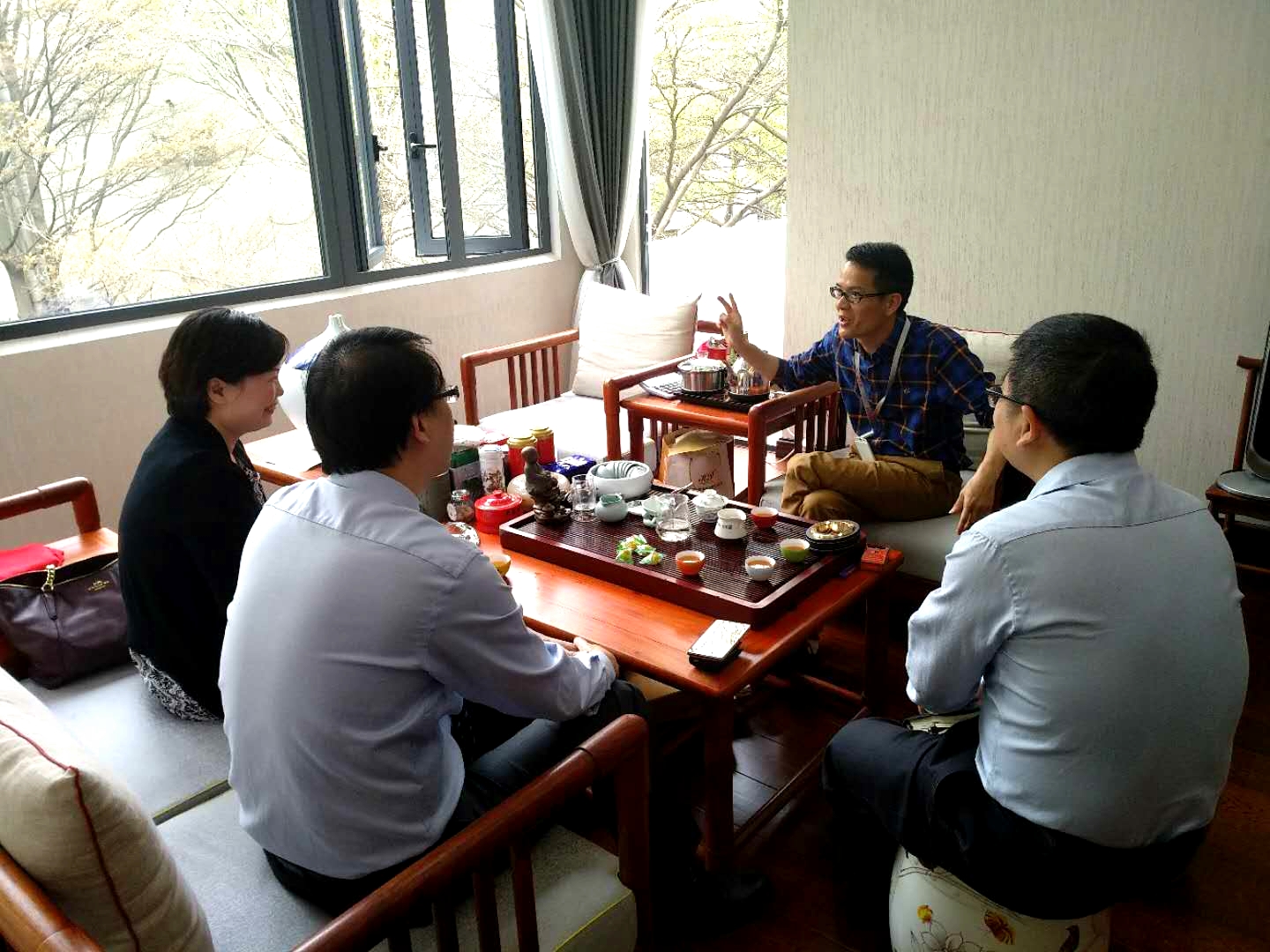 中國農(nóng)業(yè)銀行東莞分行與東莞魯班裝飾雙方代表會(huì)談