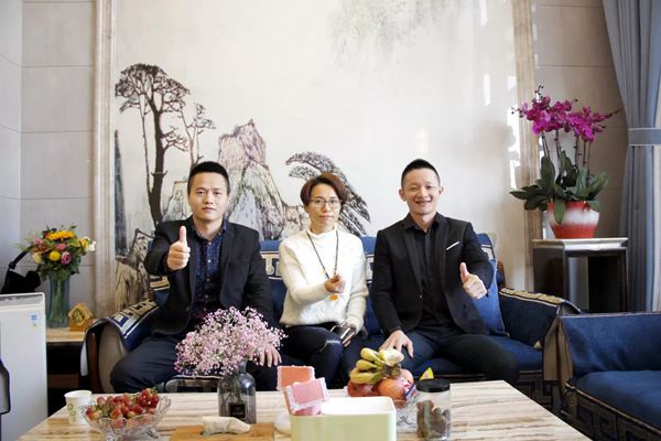 從左至右：設計師劉工、韋姐、客戶經理覃經理